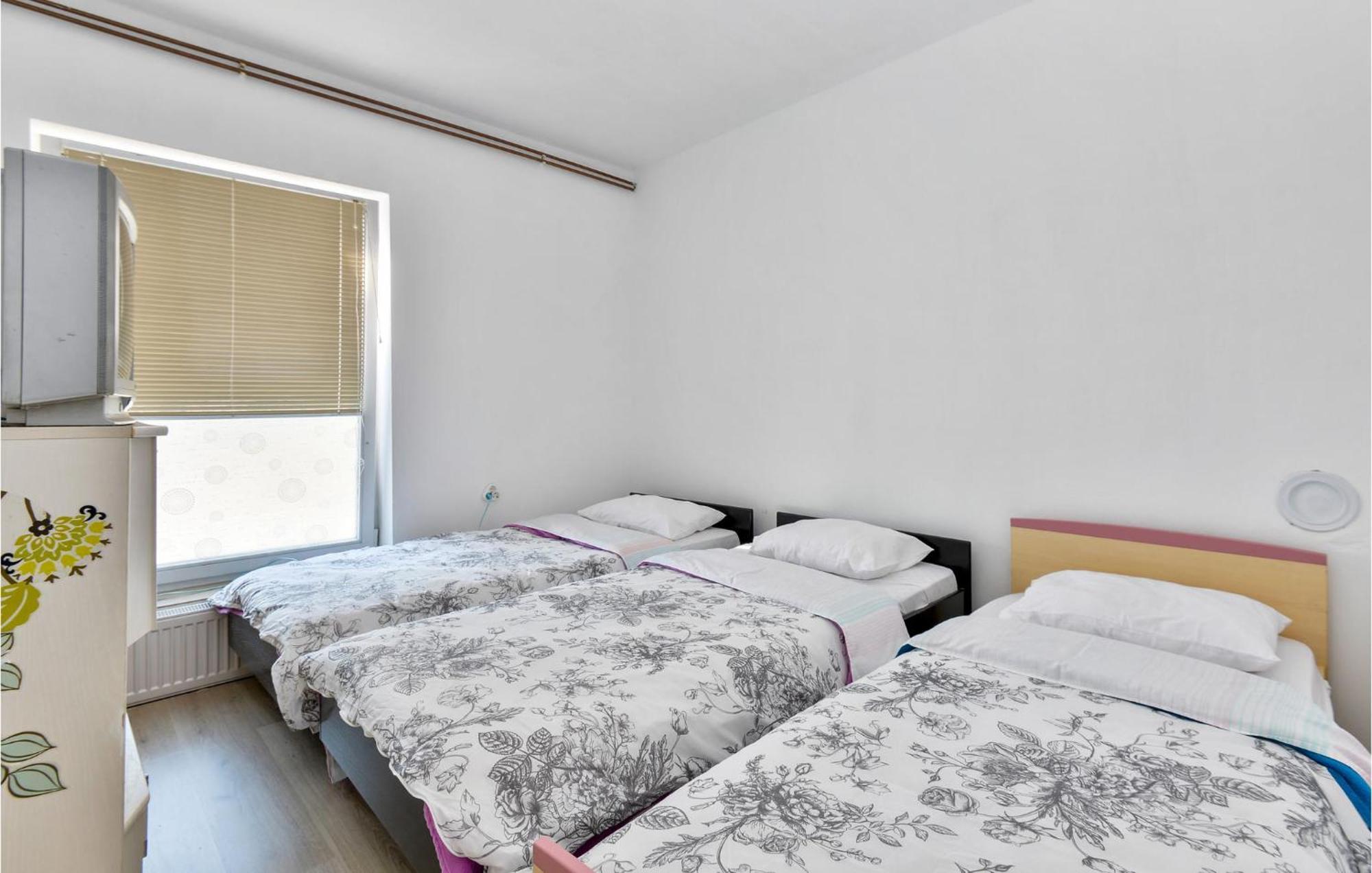 Cozy Home In Nespes With Kitchen Zewnętrze zdjęcie